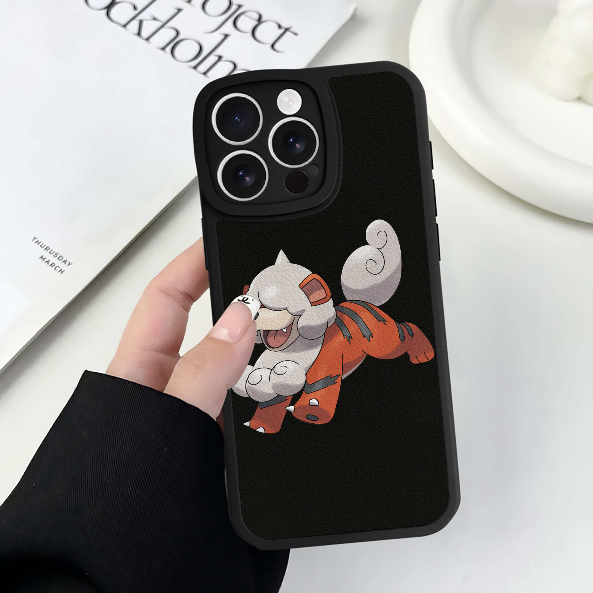 （画像用） ポケットモンスター Pokémon 【iPhone 16シリーズ対応】シリコンスマホケース（レザー調） 材質：シリコン